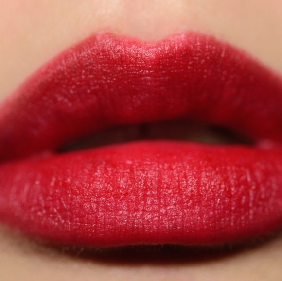 ❇️🧚♀️WERK, WERK, WERK MAC Cosmetics Powder Kiss Lipstick NWT - Picture 2 of 6